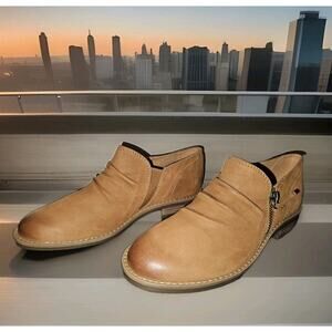 New! Clarks Women's Camzin Pace Leather Flat Boots Brown Size 6 $110